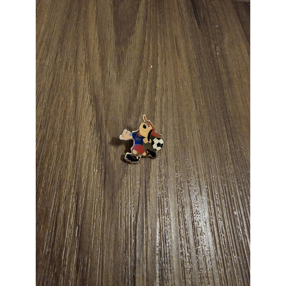 Striker The Pup USA Soccer Enamel Lapel Pin Gold Tone 1994 World Cup Mascot